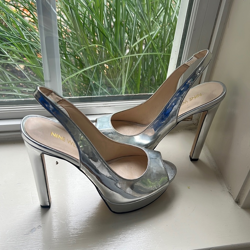 Women’s 7M silver heels